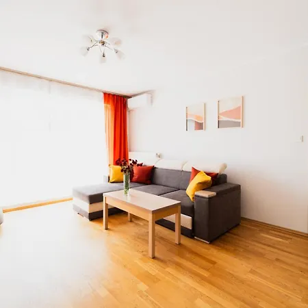 Center - 3 - Parking Place Vratislav