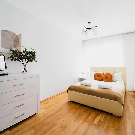 Center - 3 - Parking Place Apartmán