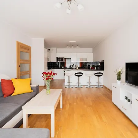 Center - 3 - Parking Place Apartment *