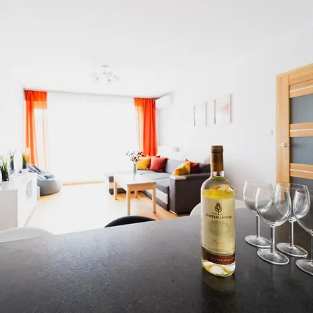 Center - 3 - Parking Place Apartment *