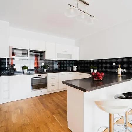 Center - 3 - Parking Place Apartment